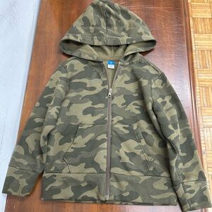 New Old Navy Kids Camouflage Full Zip Hoodie in Size 5T